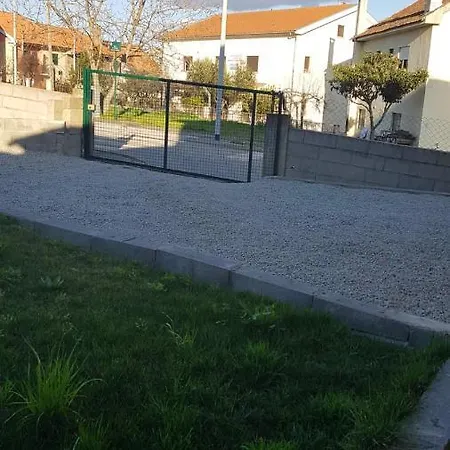 House With 2 Bedrooms In With Enclosed Garden And Wifi Macedo de Cavaleiros